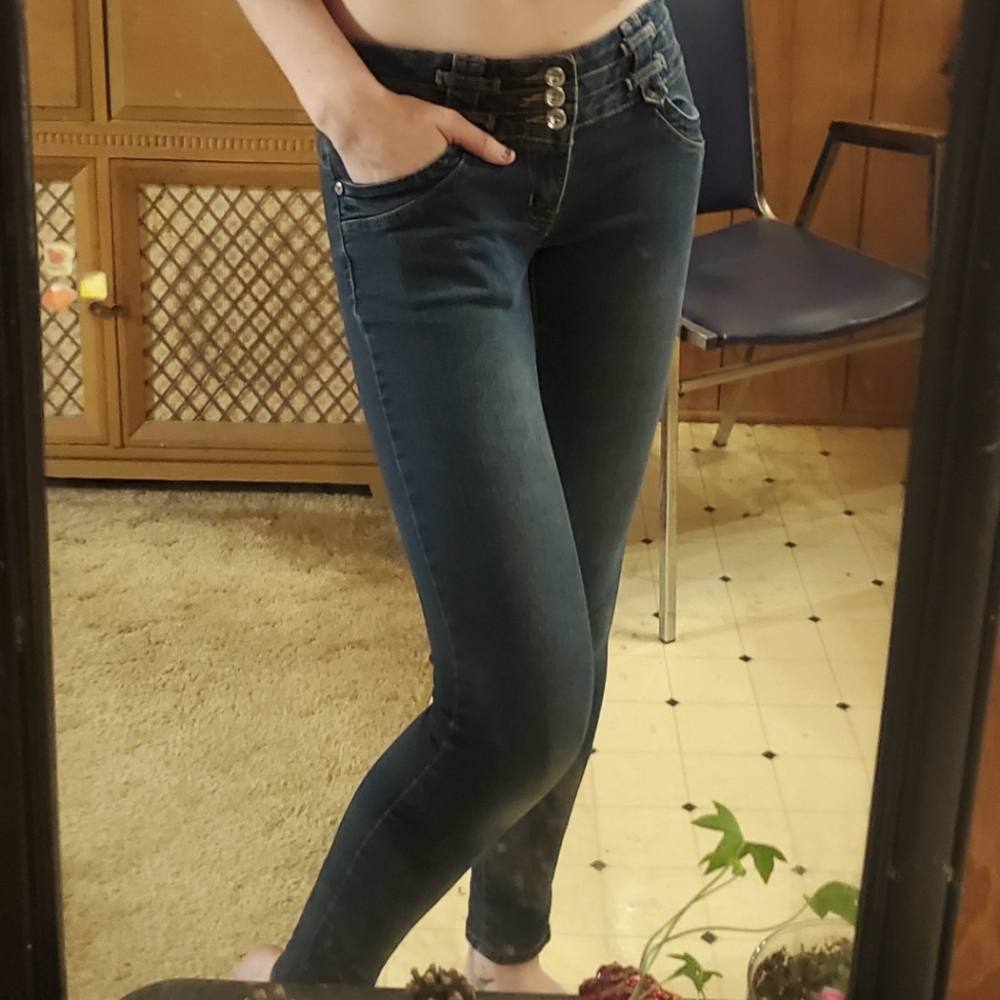 Nice blue skinny jeans with gem buttons